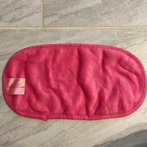 The Original Makeup Eraser Cloth Towel For Makeup Removal And Skincare - Picture 3 of 11